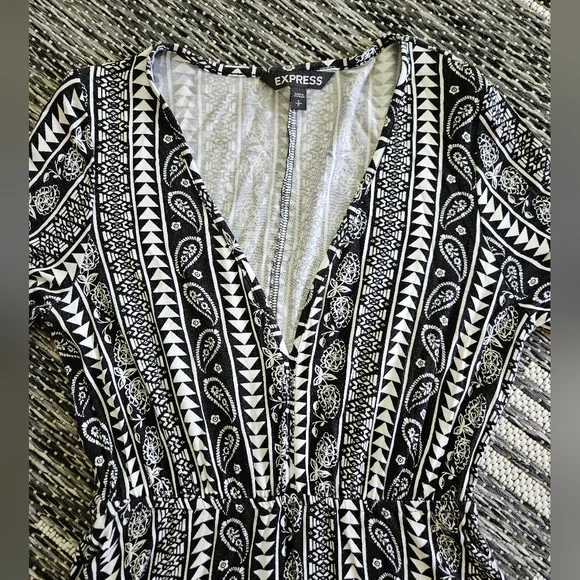 Express Brand / Black & White Dress - Picture 5 of 8